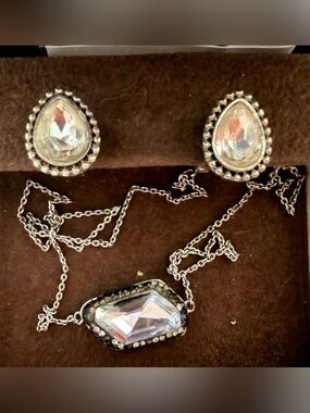 Clear Crystal Teardrop Earrings and Pendant Necklace Set - Women Jewelry
